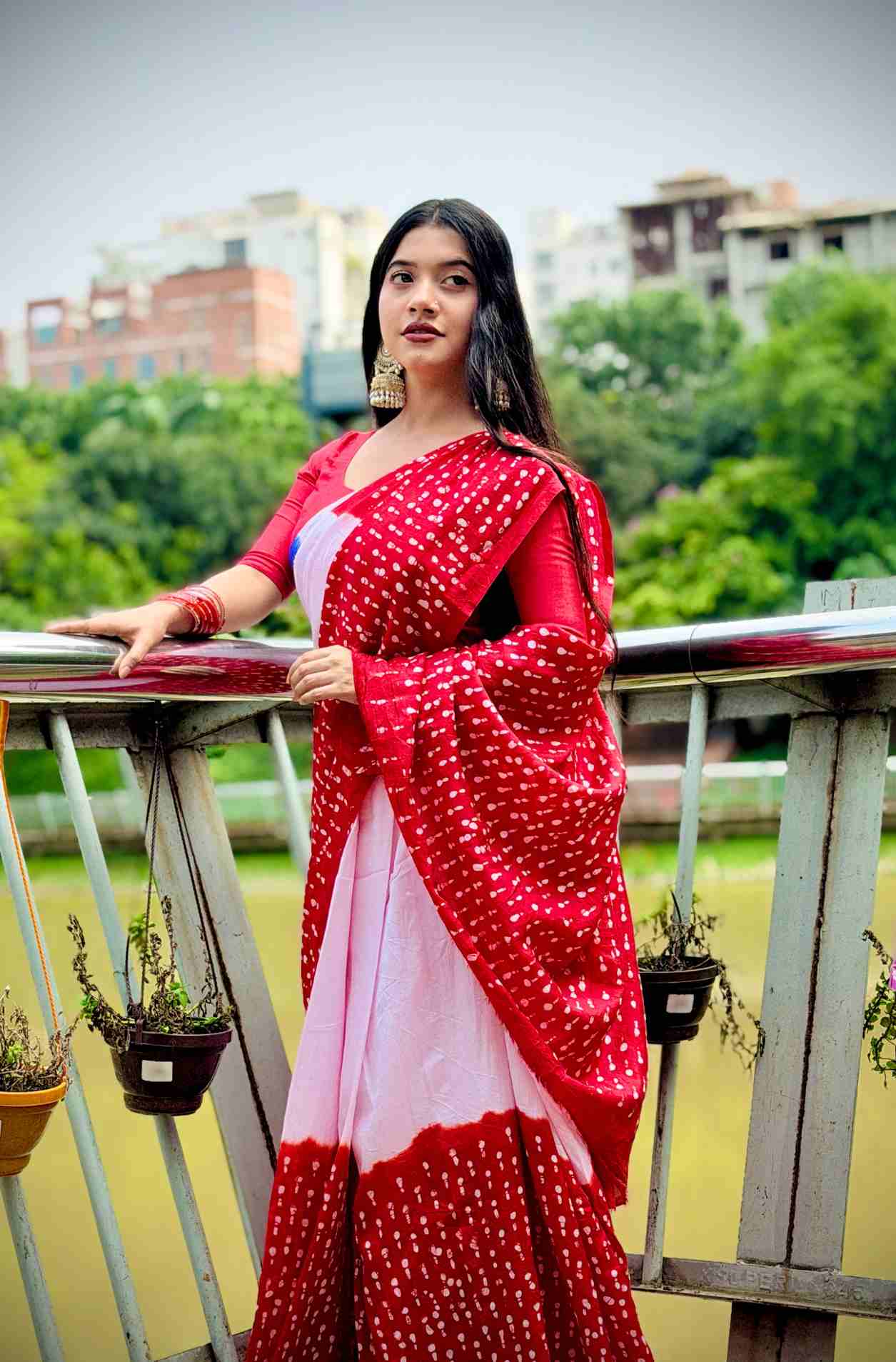 8 1050 টাকায় বাটিক সিল্ক শাড়ি - Image 1